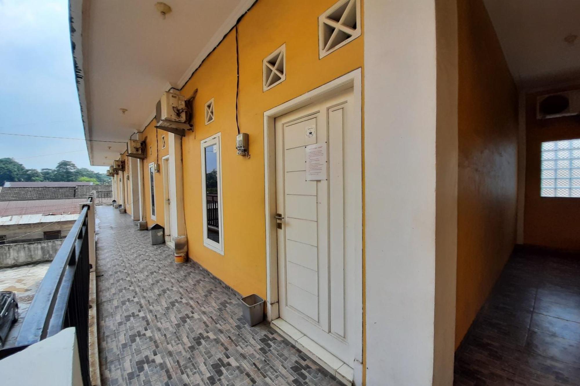 Oyo Life Afny Kost 1 Hotel Palembang Bagian luar foto
